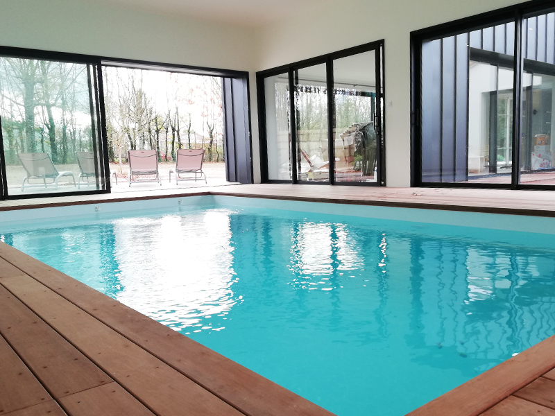 piscine intérieur chauffée gite vendée les herbiers