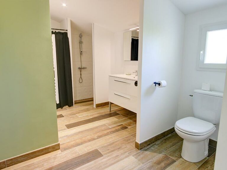 Salle de bain chambre 4